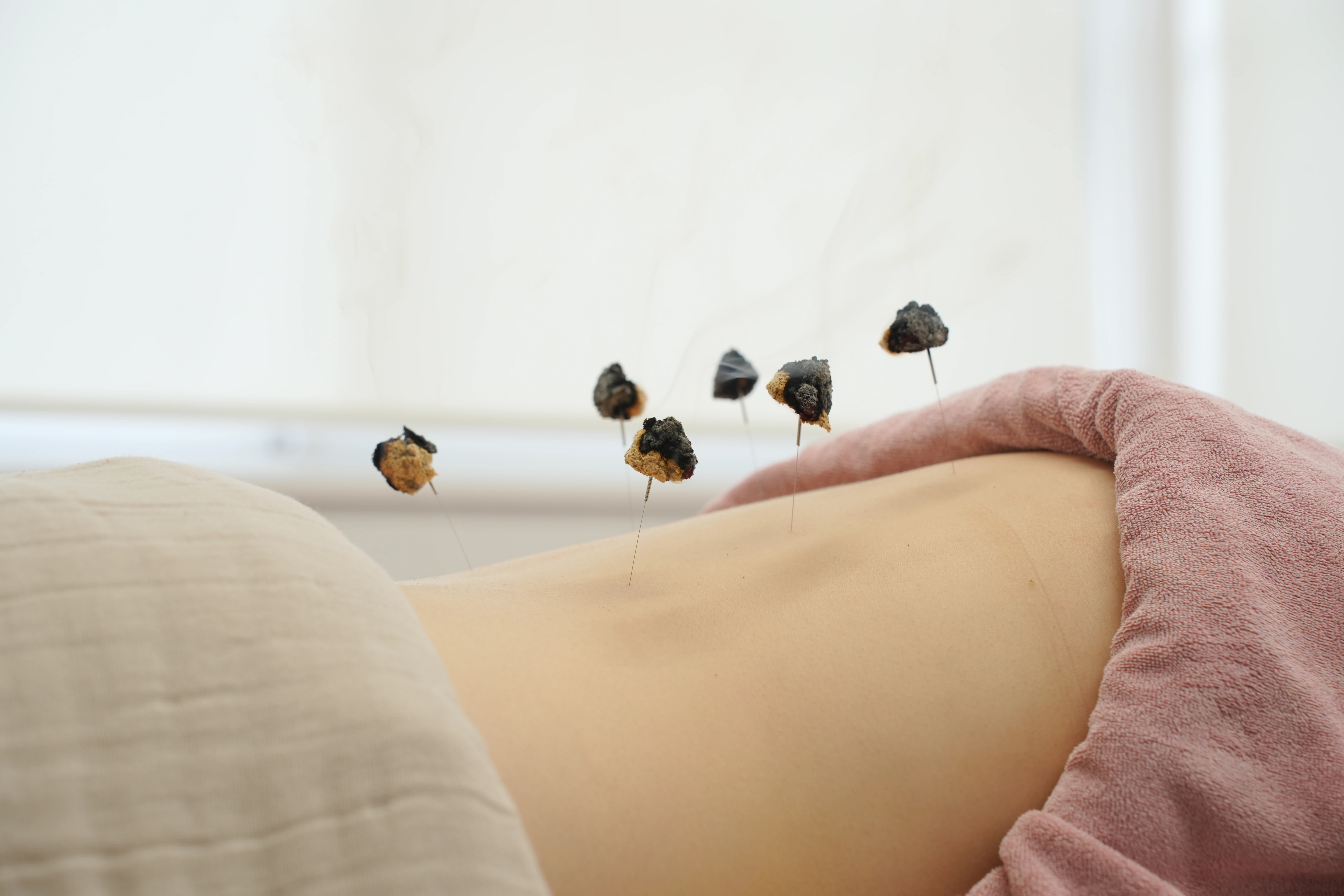 腰痛の悩み、今すぐ解消。芯から癒しのアプローチ。