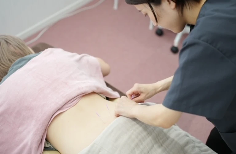 3年以上続く腰の痛みには稲川鍼灸接骨院に｜ベテラン女性鍼灸師が改善に導きます！