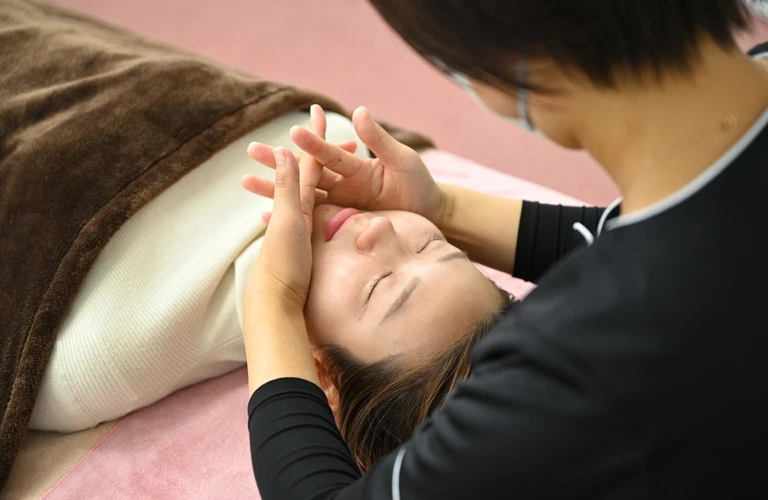 リフトアップを実感できる美容鍼で、いつまでも若々しい肌をキープ！